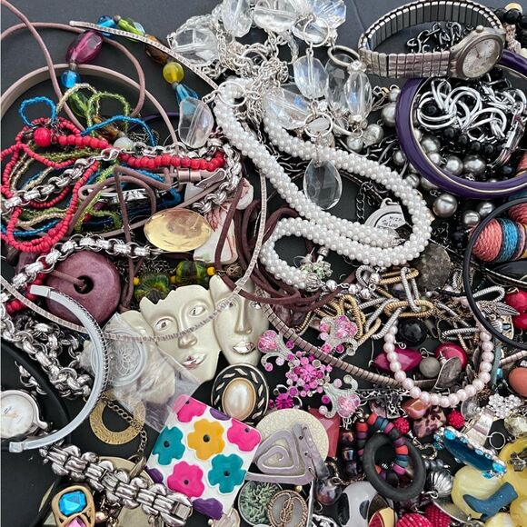 4 lb. Vintage Craft Junk Jewelry Lot - Picture 3 of 6